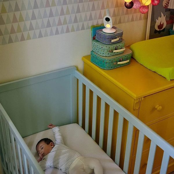 Відеоняня PHILIPS Avent SCD843 &ndash; приватна з технологією A-FHSS, 3,5-дюймовий кольоровий екран, колискові 12300843 фото