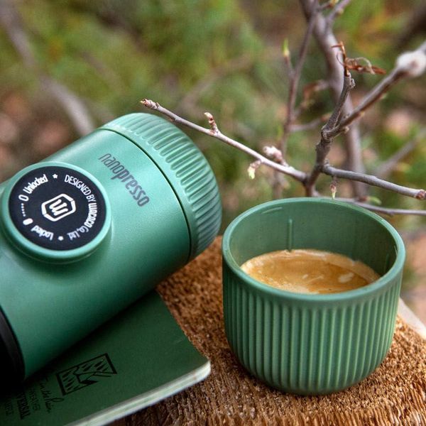 Портавивна екпресо-кавоварка Wacaco Nanopresso з чохлом Зелена (4897066230320) 440889 фото
